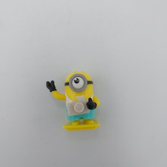 MINIONS MINION WITH CAMERA 1” ACTION FIGURE PLASTIC TOY (PRE-OWNED) - Picture 1 of 3